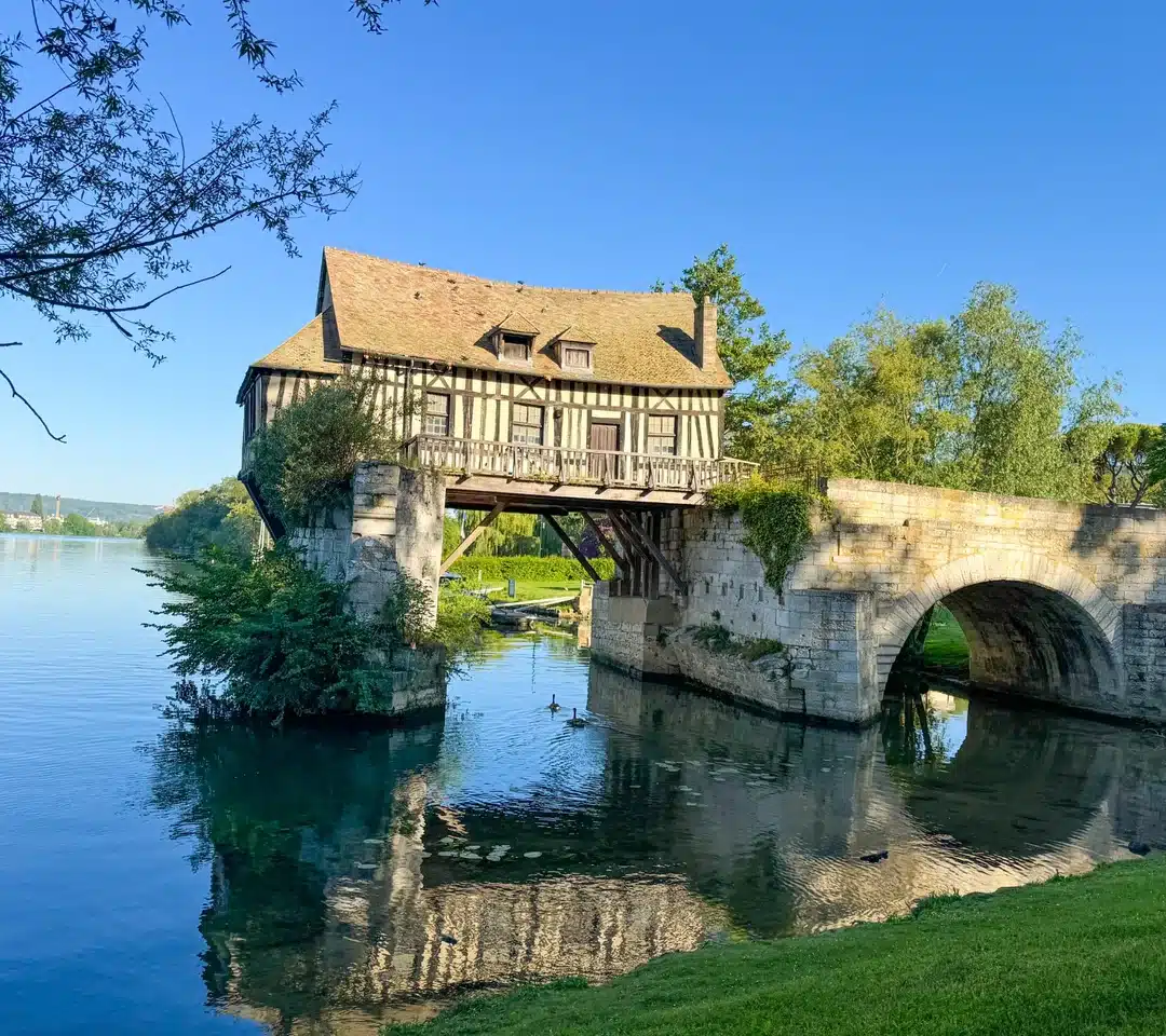 Vieux-Moulin de Vernon au bord de la Seine près de Giverny