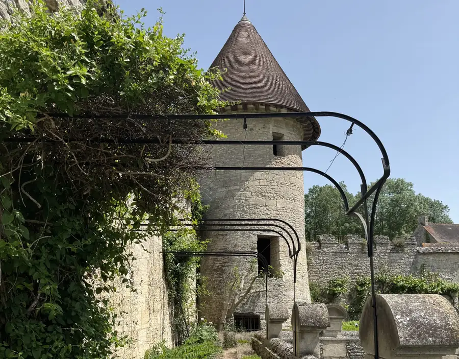 Tour et jardins du Domaine de Villarceaux dans le Vexin français