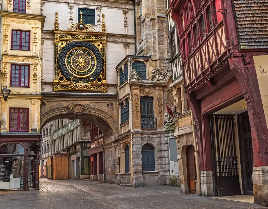 Gros-Horloge et façades anciennes de Rouen en Normandie