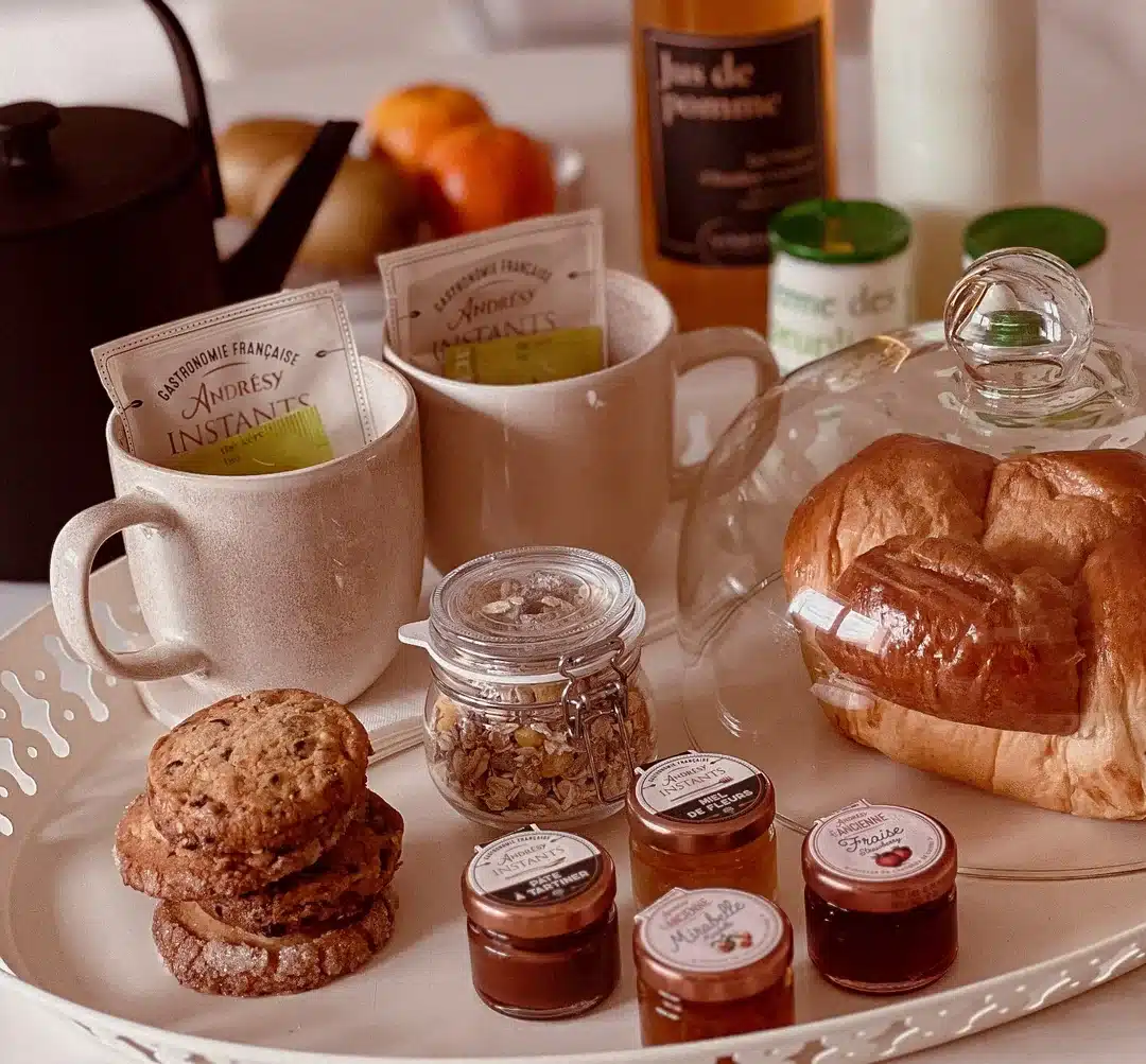 Petit-déjeuner inclus préparé pour deux dans la suite La Romantique